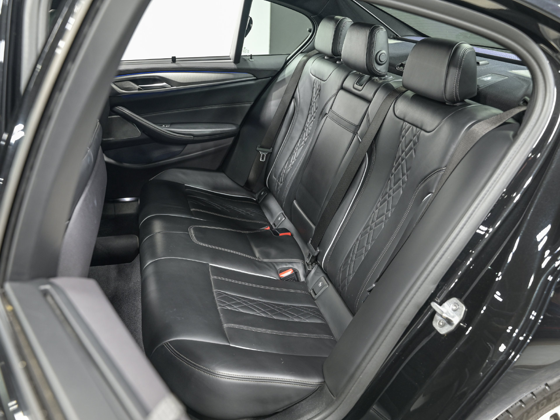 Used 2019 BMW M550i xDrive w/ Premium Package AWD/4WD image 27