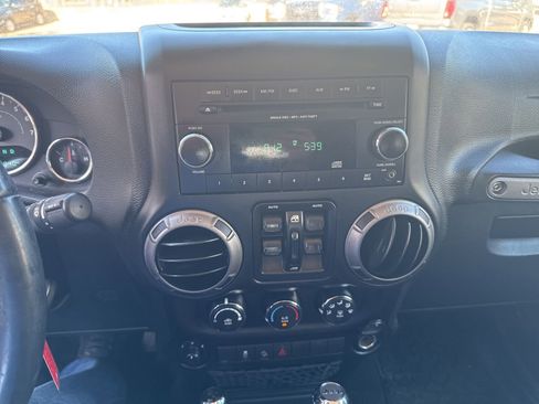 Used 2018 Jeep Wrangler Unlimited Sport S AWD/4WD image 14