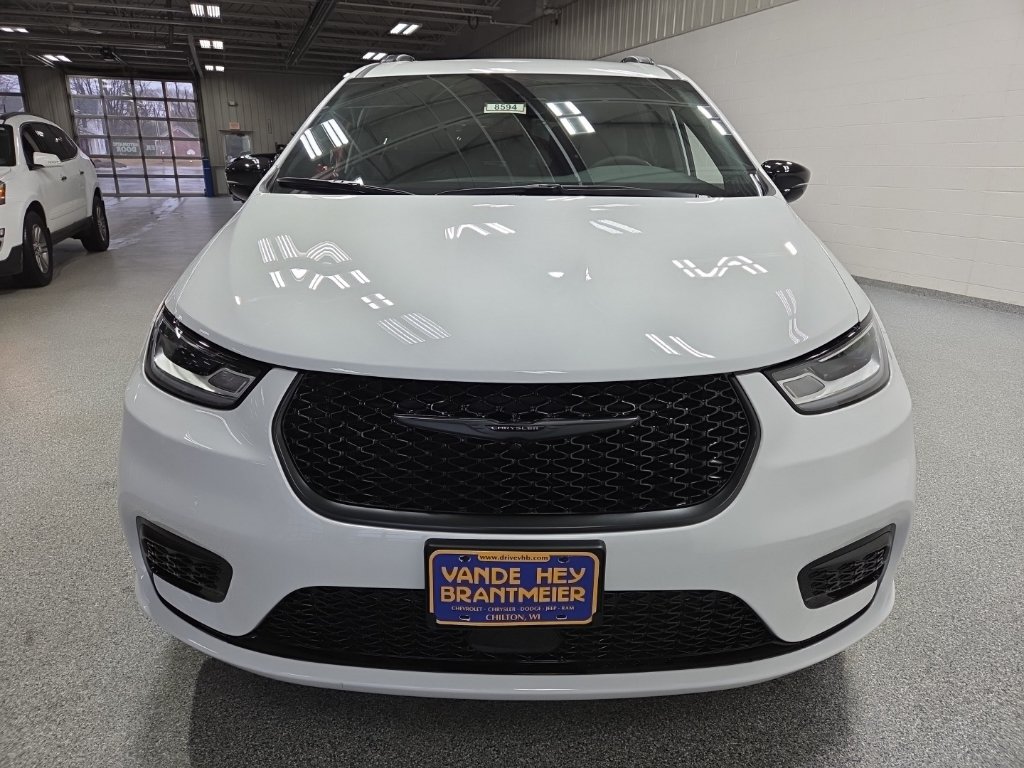 New 2026 Chrysler Pacifica Select w/ S Appearance Package FWD image 2