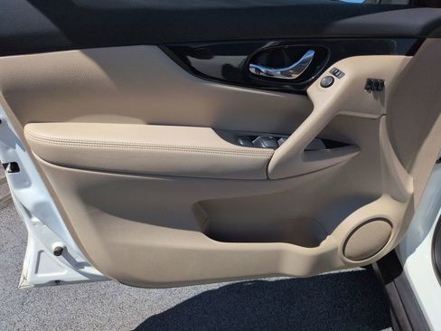 Used 2019 Nissan Rogue SL w/ Premium Package FWD image 10