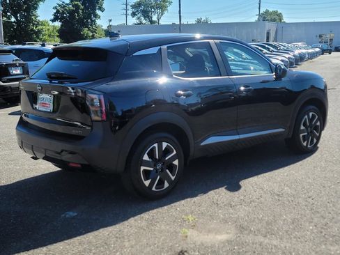 Used 2025 Nissan Kicks SV AWD/4WD image 9