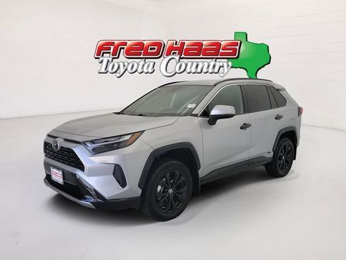 Used 2025 Toyota RAV4 SE AWD/4WD image 1