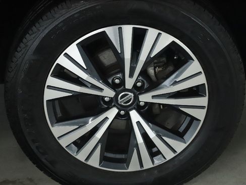 Used 2021 Nissan Rogue SV w/ Premium Package image 10