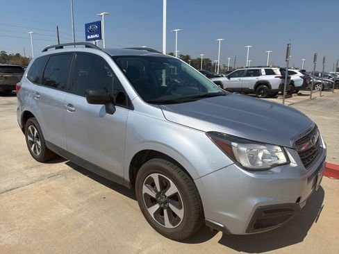 Used 2017 Subaru Forester 2.5i w/ Alloy Wheel Package image 2