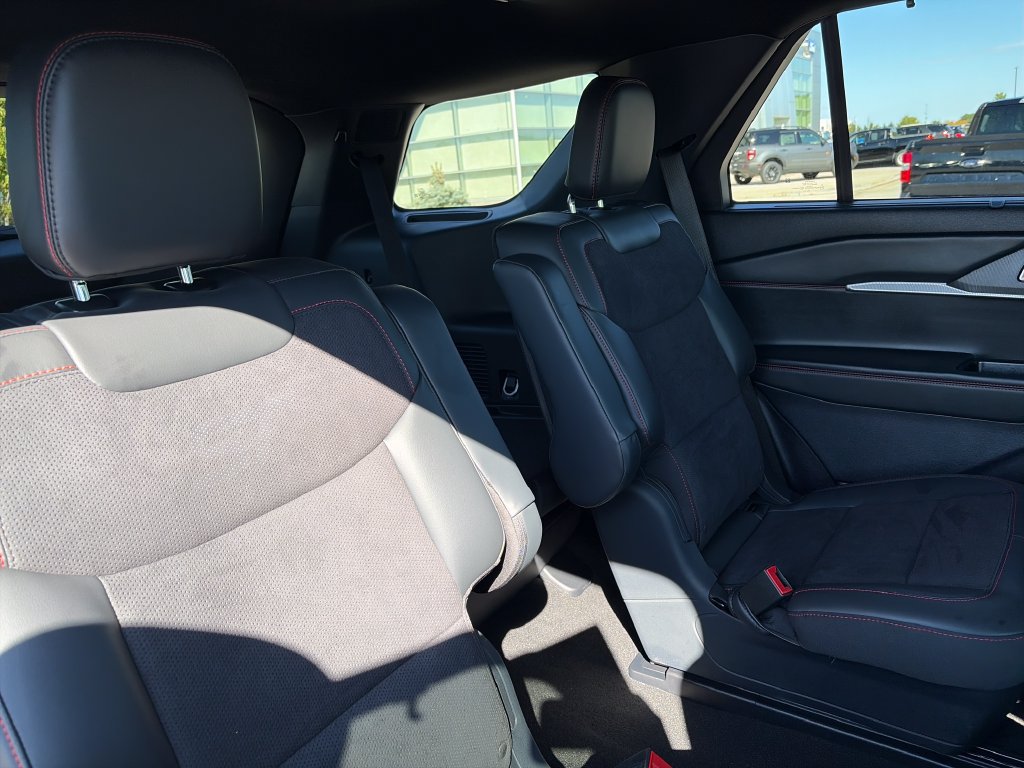 Used 2025 Ford Explorer ST AWD/4WD image 36