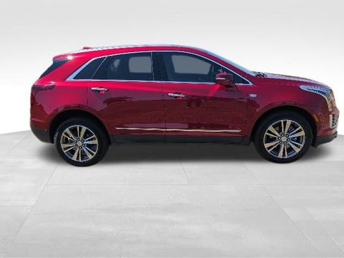 Used 2021 Cadillac XT5 Premium Luxury FWD image 2