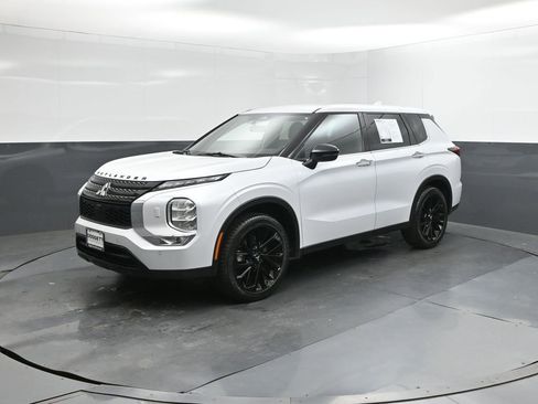 Used 2023 Mitsubishi Outlander SE AWD/4WD image 34