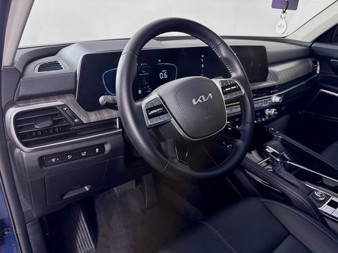 Used 2025 Kia Telluride EX w/ EX Captain's Chair Package FWD image 11
