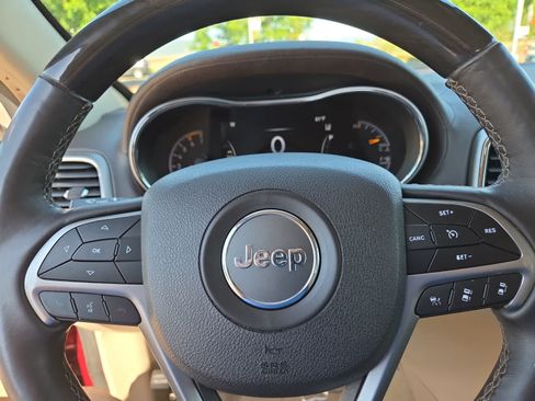 Used 2018 Jeep Grand Cherokee Overland AWD/4WD image 23