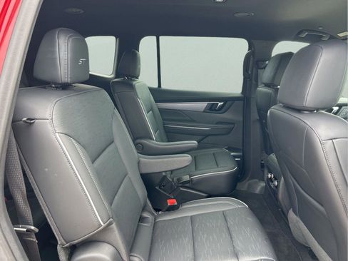 Used 2025 Buick Enclave Sport Touring w/ Power Package FWD image 12