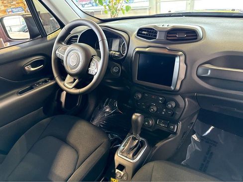 Used 2023 Jeep Renegade Latitude AWD/4WD image 34
