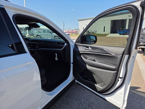 New 2026 Jeep Grand Cherokee L Laredo RWD image 18