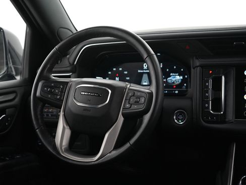 Used 2022 GMC Yukon XL Denali image 13