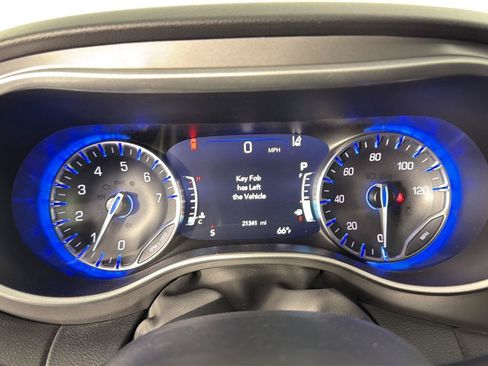 Used 2025 Chrysler Pacifica Select FWD image 35