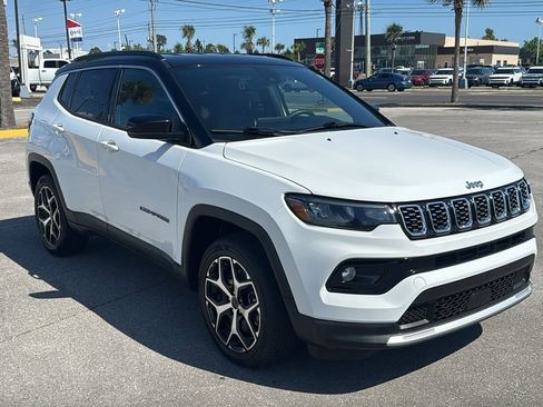 Used 2025 Jeep Compass Limited AWD/4WD image 8