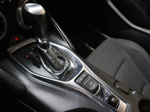 Used 2021 Chevrolet Camaro LT image 22