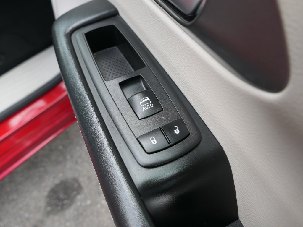 Used 2024 Chrysler Pacifica Limited FWD image 23