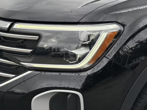 Used 2024 Volkswagen Atlas SE AWD/4WD image 11