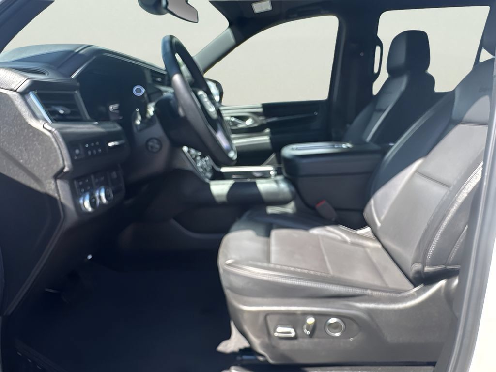 Used 2023 GMC Yukon Denali w/ LPO, Floor Liner Package AWD/4WD image 15