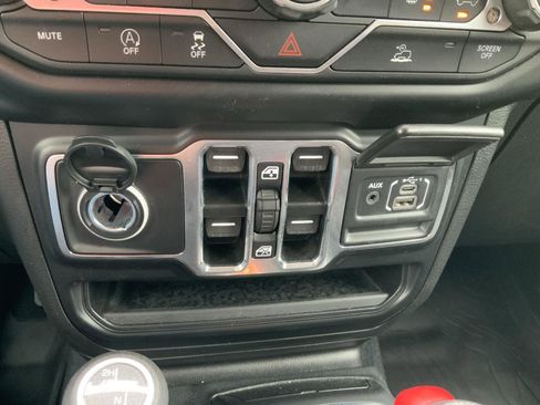 Used 2022 Jeep Wrangler Unlimited Sport image 43