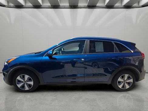 Used 2020 Kia Niro LX image 3