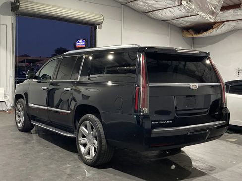 Used 2019 Cadillac Escalade ESV Luxury image 2