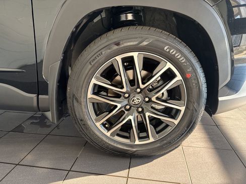 Used 2026 Toyota Corolla Cross XLE image 54