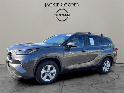 Used 2023 Toyota Highlander LE