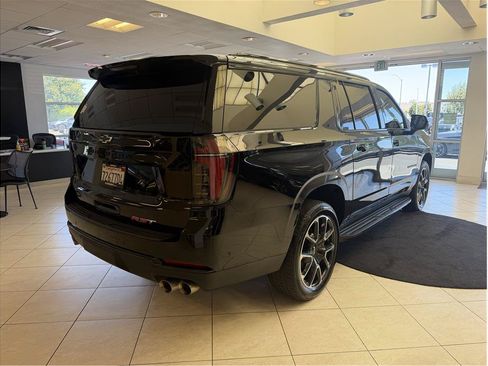 Used 2025 Chevrolet Suburban RST RWD image 5