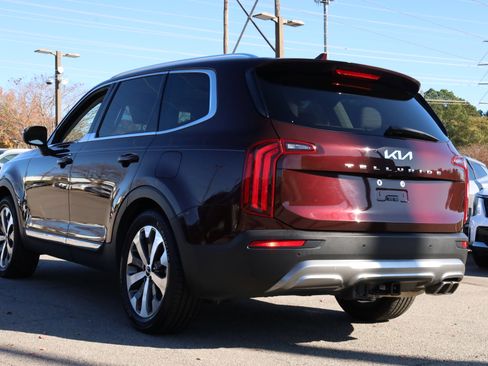 Used 2022 Kia Telluride EX w/ EX Premium Package image 3