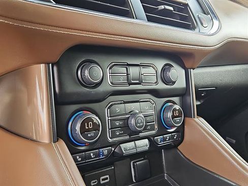 Used 2022 Chevrolet Tahoe High Country AWD/4WD image 19