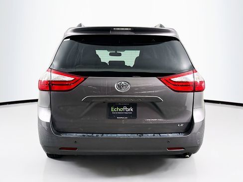 Used 2015 Toyota Sienna LE FWD image 7