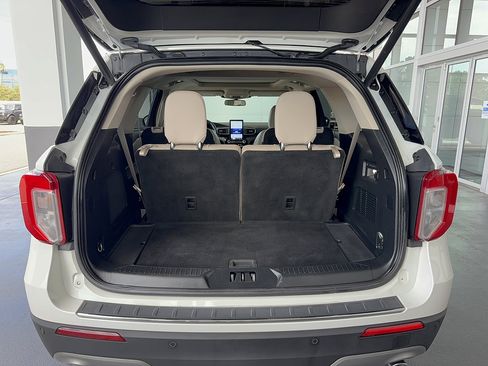 Certified 2023 Ford Explorer Limited w/ Limited Technology Package RWD image 7