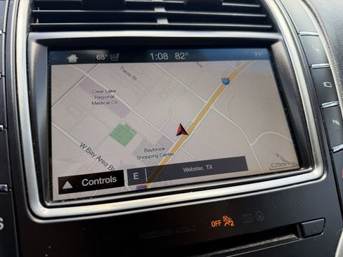Used 2018 Lincoln MKX Reserve FWD image 15