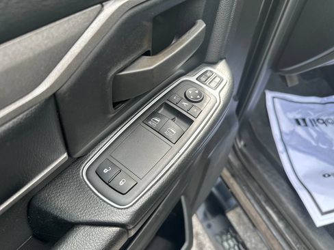 Used 2024 RAM 3500 Tradesman w/ Chrome Appearance Group AWD/4WD image 11