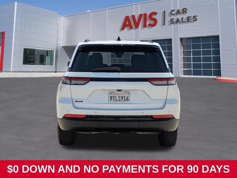 Used 2025 Jeep Grand Cherokee Altitude AWD/4WD image 7
