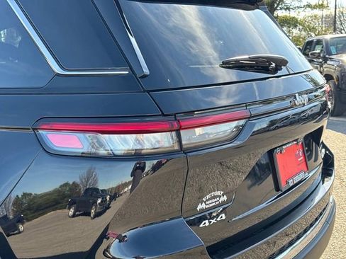 Used 2024 Jeep Grand Cherokee Laredo X w/ Luxury Tech Group I image 13