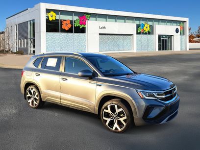 Certified 2022 Volkswagen Taos SEL w/ Panoramic Sunroof Package
