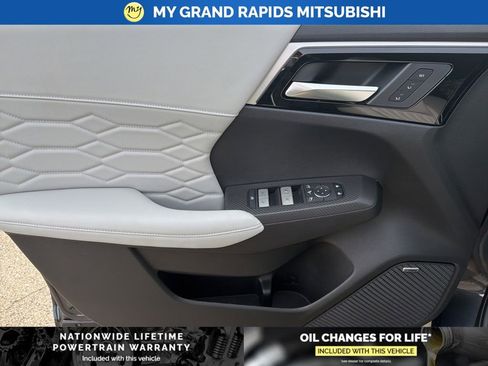 New 2026 Mitsubishi Outlander SEL AWD/4WD image 11