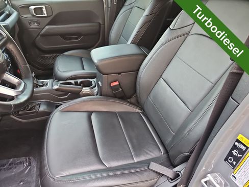 Used 2020 Jeep Wrangler Unlimited Sahara AWD/4WD image 15