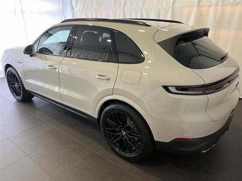 New 2026 Porsche Cayenne E-Hybrid image 3