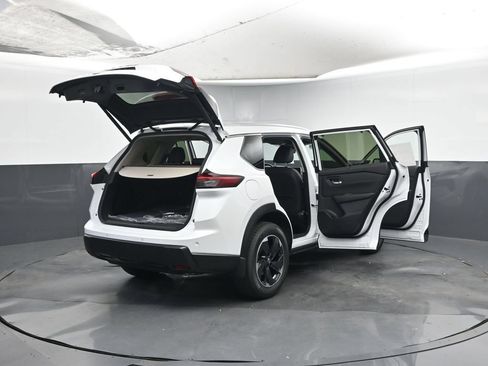 Used 2026 Nissan Rogue SV w/ SV Premium Package AWD/4WD image 28