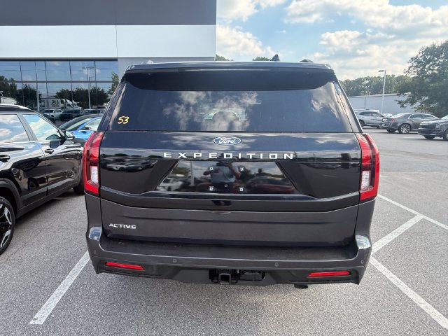 Used 2025 Ford Expedition Active AWD/4WD image 5