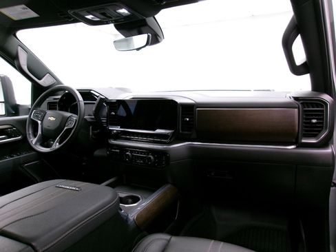 Used 2025 Chevrolet Silverado 2500 High Country w/ Technology Package image 3