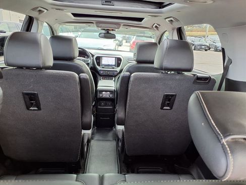 Used 2021 GMC Acadia SLT w/ Preferred Package image 32