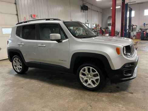 Used 2017 Jeep Renegade Latitude image 5
