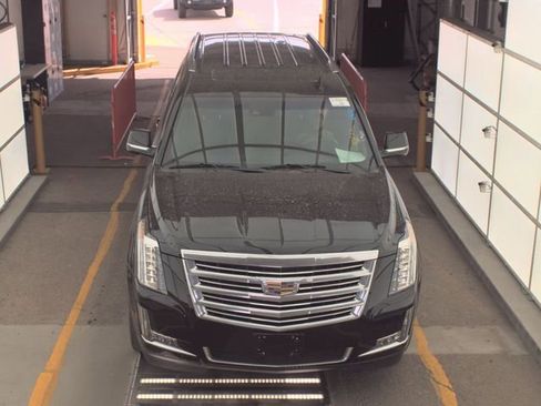 Used 2020 Cadillac Escalade ESV Platinum image 2