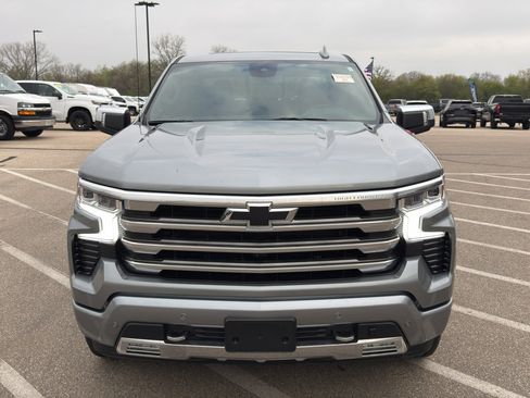 Used 2025 Chevrolet Silverado 1500 High Country w/ High Country Premium Package AWD/4WD image 9