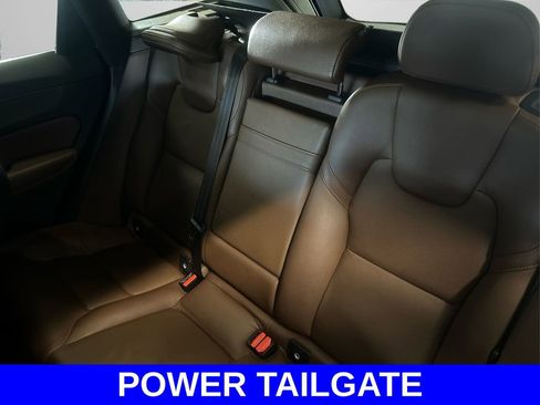 Used 2020 Volvo XC60 T5 Momentum image 18