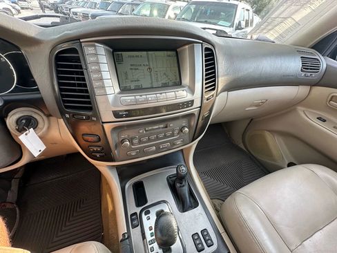 Used 2003 Toyota Land Cruiser w/ Convenience Pkg image 28